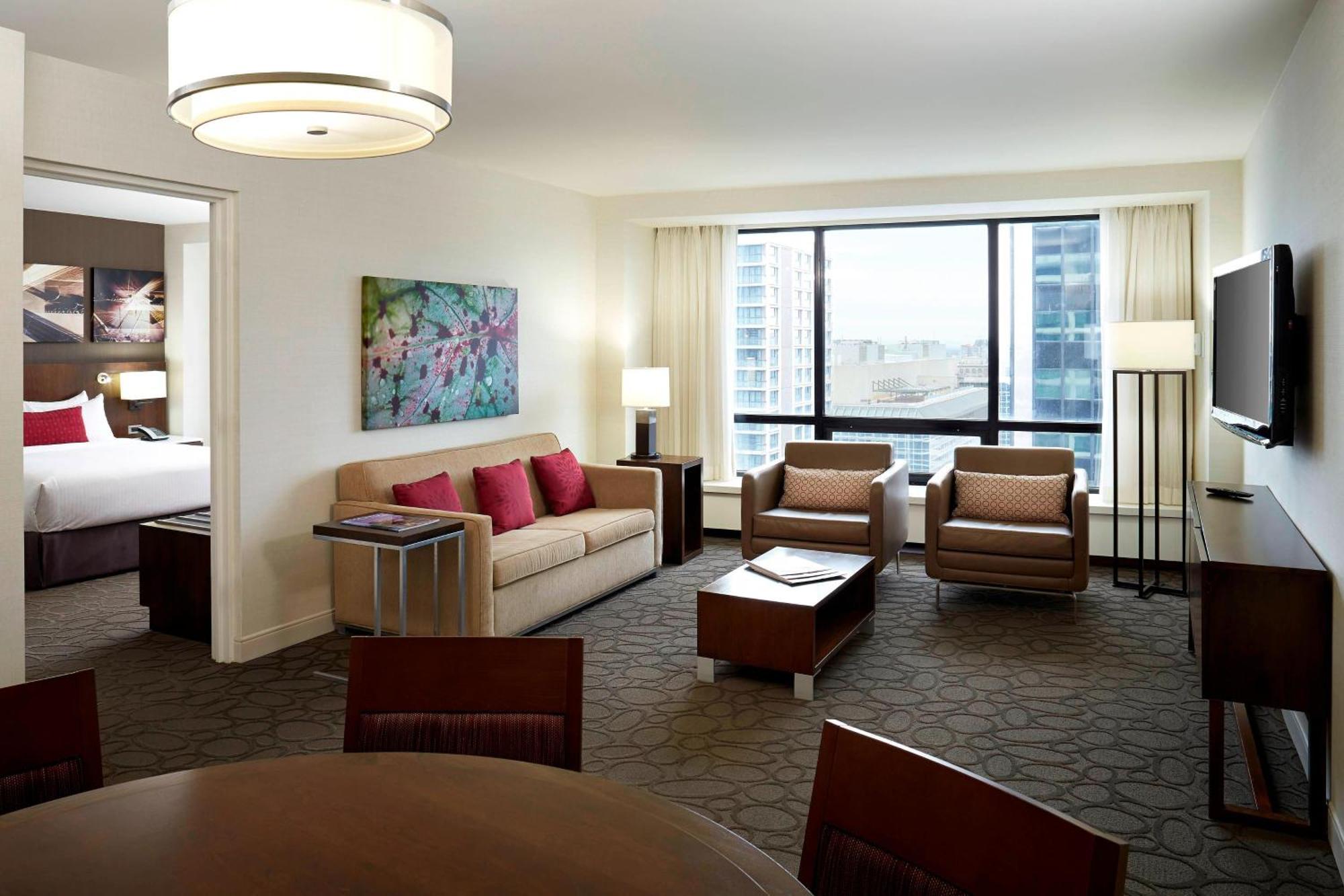 Deluxe One-Bedroom Suite,1618274688:JPEG