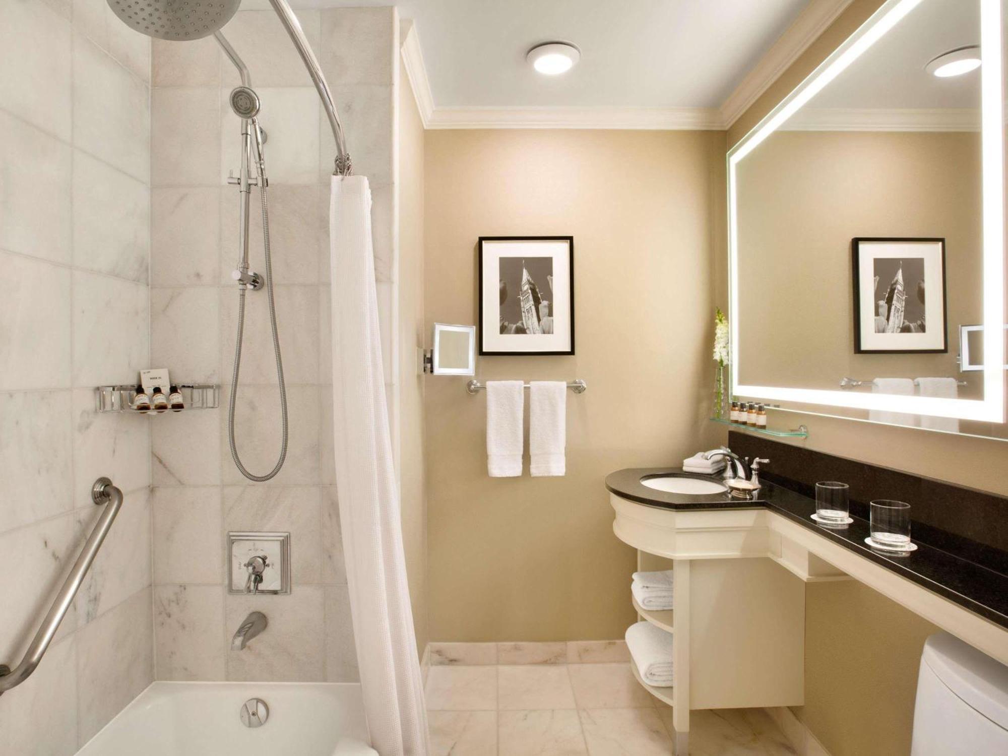 Fairmont Queen Room,1771549877:JPEG